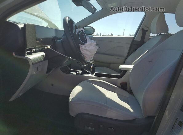 KM8HB3AB4SU214446 2025 HYUNDAI KONA Бирюзовый Вид салона спереди