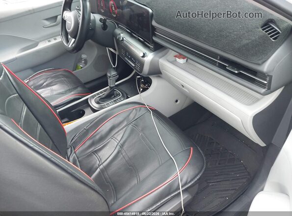 KM8HB3AB8RU169179 2024 HYUNDAI KONA Белый Вид салона спереди