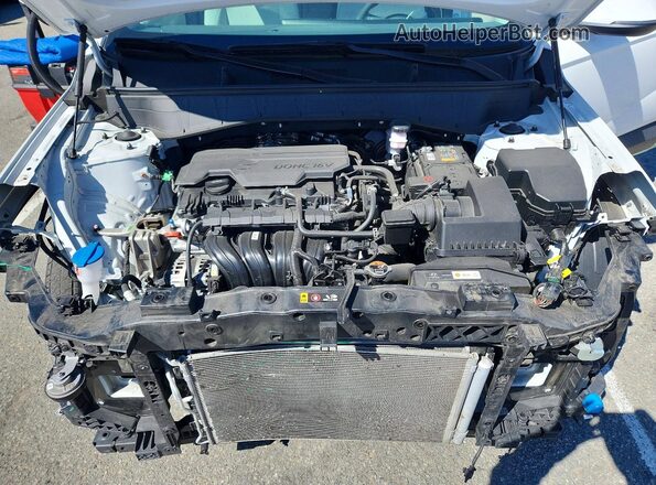 KM8HB3AB8RU184572 2024 HYUNDAI KONA White Rear interior view