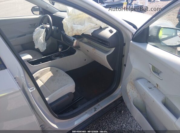 KM8HB3AB8SU205765 2025 HYUNDAI KONA Gray Widok wnętrza z przodu