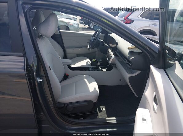 KM8HB3ABXSU323803 2025 HYUNDAI KONA Серый Вид салона спереди