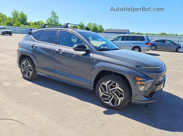 KM8HBCA33SU205293 2025 HYUNDAI KONA Серый Передняя правая четверть