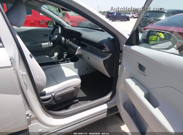KM8HBCAB6SU338475 2025 HYUNDAI KONA Серый Вид салона спереди