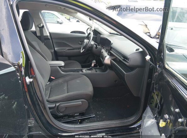 KM8HBCAB7RU090926 2024 HYUNDAI KONA Черный Вид салона спереди