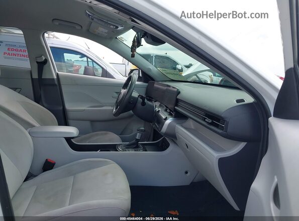 KM8HBCAB8RU164113 2024 HYUNDAI KONA White Vista interior delantera