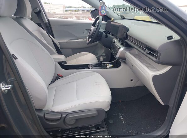 KM8HBCABXRU040490 2024 HYUNDAI KONA Gray Вид салону спереду