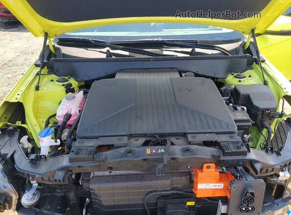 KM8HC3A63RU005824 2024 HYUNDAI KONA Yellow Engine compartment view