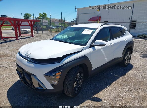KM8HCCAB1RU095519 2024 HYUNDAI KONA White Vista tres cuartos delantera izquierda