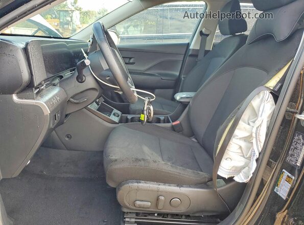 KM8HCCAB9RU120943 2024 HYUNDAI KONA Черный Вид салона спереди