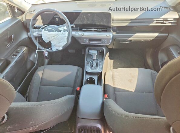 KM8HF3AB8TU357499 2026 HYUNDAI KONA White Vista del salpicadero