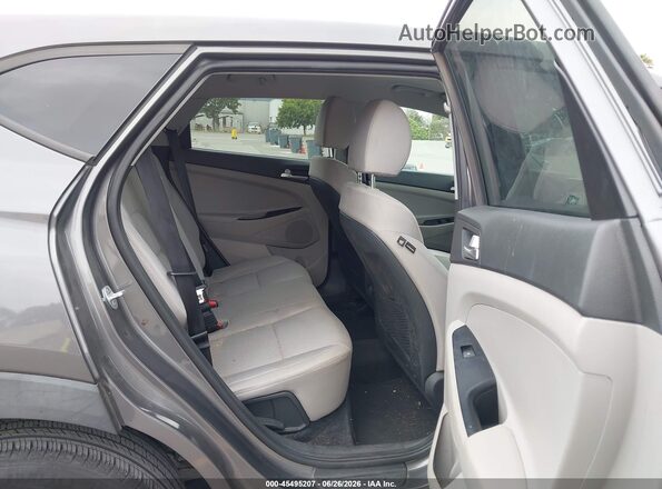 KM8J23A40LU261672 2020 HYUNDAI TUCSON Gray VIN კოდის სტიკერის ხედი