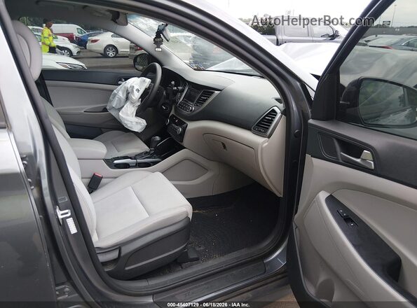 KM8J2CA46JU684012 2018 HYUNDAI TUCSON Blue Front interior view