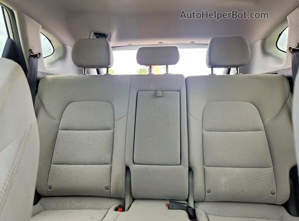 KM8J2CA46KU879481 2019 HYUNDAI TUCSON White Rear seats view