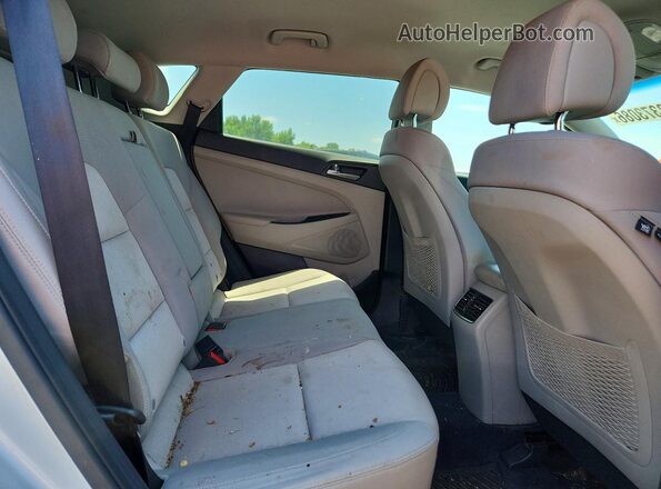KM8J33A20HU406471 2017 HYUNDAI TUCSON Silver Вид задньої частини салону