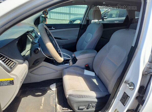 KM8J33A22HU567436 2017 HYUNDAI TUCSON White Vista interior delantera