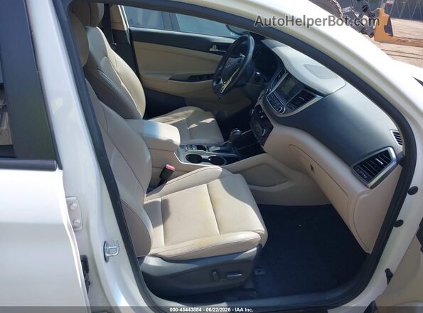 KM8J33A24GU161074 2016 HYUNDAI TUCSON White Вид салону спереду