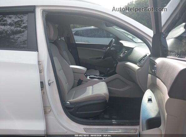 KM8J33A27GU116517 2016 HYUNDAI TUCSON White Front interior view