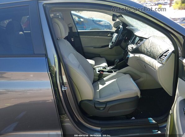 KM8J33A29JU752072 2018 HYUNDAI TUCSON Gray Вид салону спереду