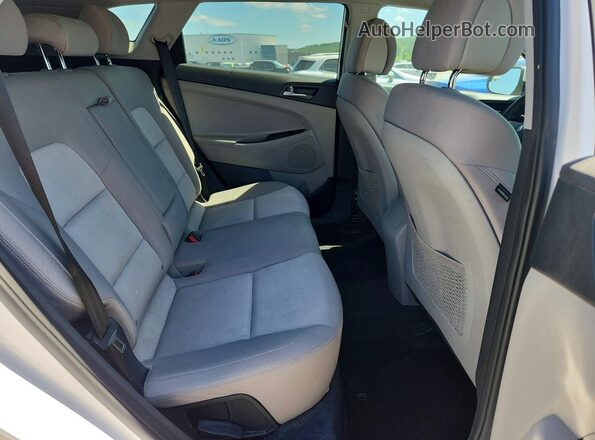 KM8J33A41GU117924 2016 HYUNDAI TUCSON White უკანა სალონის ხედი
