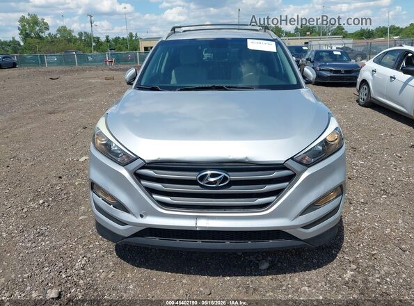 KM8J33A44JU689531 2018 HYUNDAI TUCSON Silver Vista interior trasera