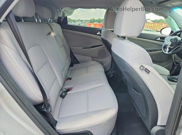 KM8J33A48LU110902 2020 HYUNDAI TUCSON Серебряный Вид задней части салона
