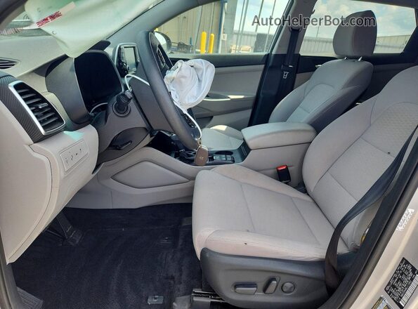 KM8J33A48LU110902 2020 HYUNDAI TUCSON Серебряный Вид салона спереди