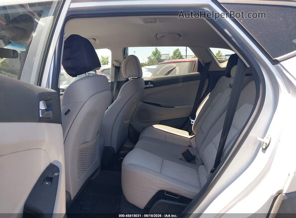 KM8J3CA25GU123675 2016 HYUNDAI TUCSON Silver Widok naklejki z numerem VIN