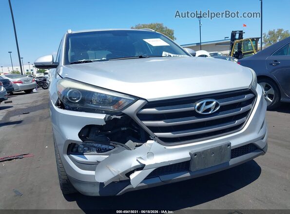 KM8J3CA25GU123675 2016 HYUNDAI TUCSON Silver Widok z przodu