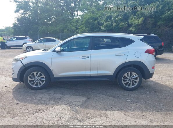 KM8J3CA41GU139910 2016 HYUNDAI TUCSON Silver Rear interior view