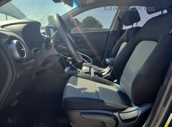 KM8K12AA9MU645779 2021 HYUNDAI KONA Gray Вид салону спереду