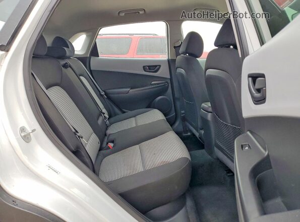 KM8K12AAXMU660162 2021 HYUNDAI KONA White Rear interior view