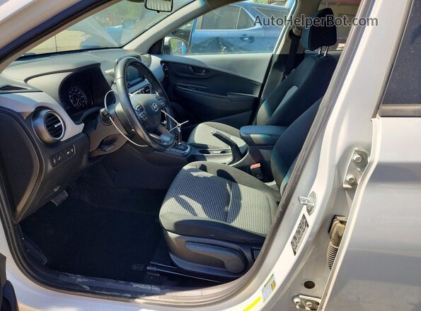 KM8K22AA0LU428732 2020 HYUNDAI KONA Белый Вид салона спереди