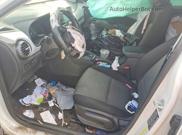 KM8K22AA0LU580655 2020 HYUNDAI KONA White წინა სალონის ხედი