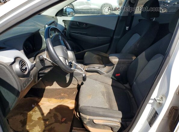 KM8K22AA4LU532933 2020 HYUNDAI KONA Белый Вид салона спереди