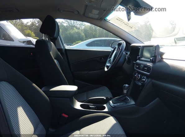 KM8K22AA4LU589648 2020 HYUNDAI KONA Черный Вид салона спереди