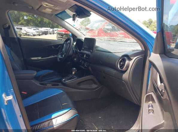 KM8K22AB6NU840634 2022 HYUNDAI KONA Light Blue Вид салона спереди