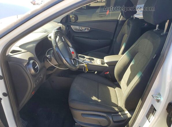 KM8K23AG9LU072789 2020 HYUNDAI KONA Белый Вид салона спереди