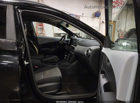 KM8K2CAA0JU145847 2018 HYUNDAI KONA Black Front interior view