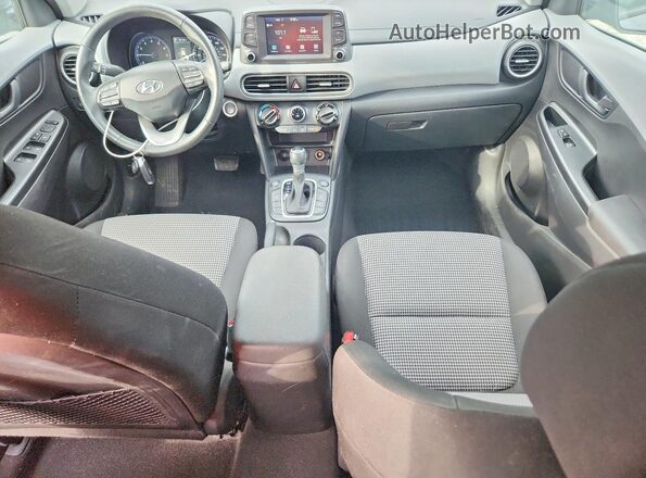 KM8K2CAA5MU686896 2021 HYUNDAI KONA Silver წინა პანელის ხედი