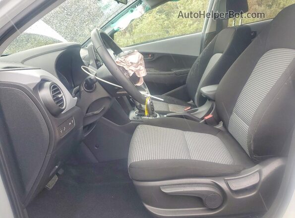 KM8K2CAA7KU192035 2019 HYUNDAI KONA Белый Вид салона спереди