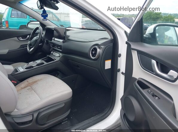 KM8K33AG7PU188964 2023 HYUNDAI KONA ELECTRIC Белый Вид салона спереди