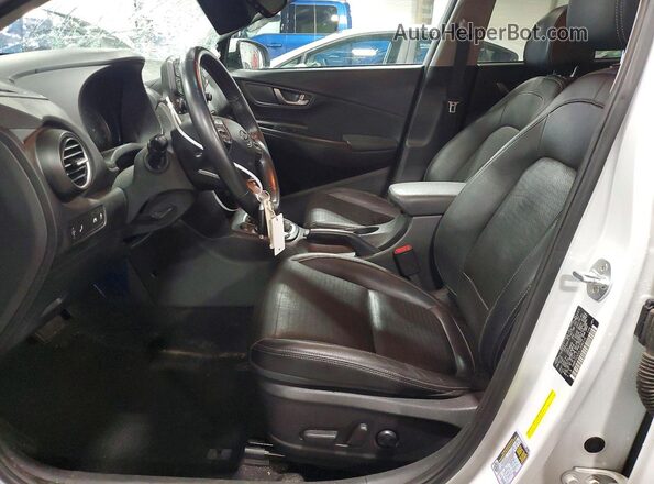 KM8K3CA53LU396316 2020 HYUNDAI KONA White Widok wnętrza z przodu