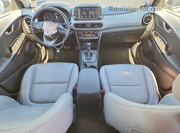 KM8K3CA58LU413501 2020 HYUNDAI KONA Серый Вид панели приборов