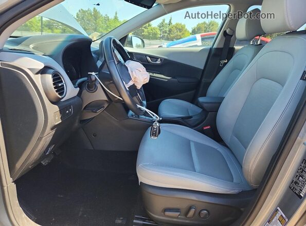 KM8K3CA58LU413501 2020 HYUNDAI KONA Серый Вид салона спереди