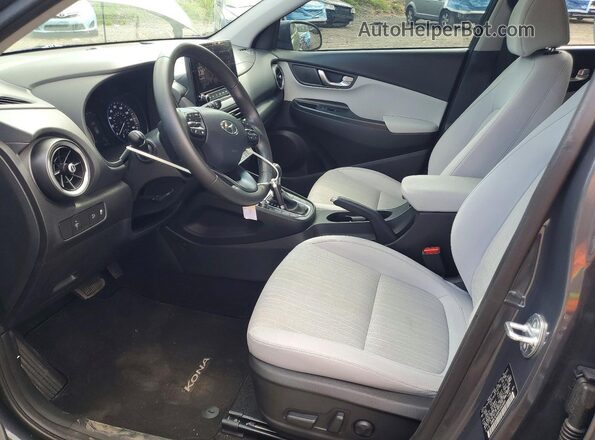 KM8K3CAB8PU003809 2023 HYUNDAI KONA Серый Вид салона спереди