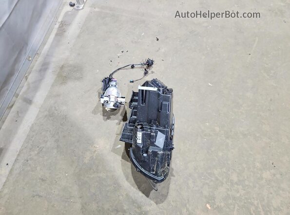 KM8K3CAB8PU047258 2023 HYUNDAI KONA Silver ძრავის განყოფილების ხედი