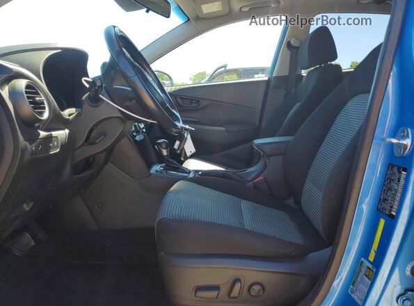 KM8K6CAA4JU181528 2018 HYUNDAI KONA Blue Вид салону спереду