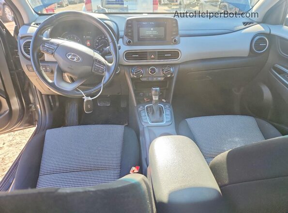 KM8K6CAA9MU614698 2021 HYUNDAI KONA Gray Vista del salpicadero