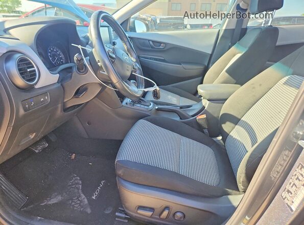 KM8K6CAA9MU614698 2021 HYUNDAI KONA Gray Vista interior delantera