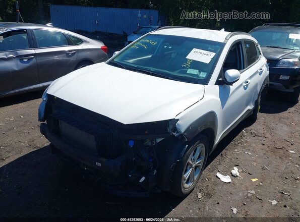 KM8K6CAB0PU978697 2023 HYUNDAI KONA Белый Вид спереди